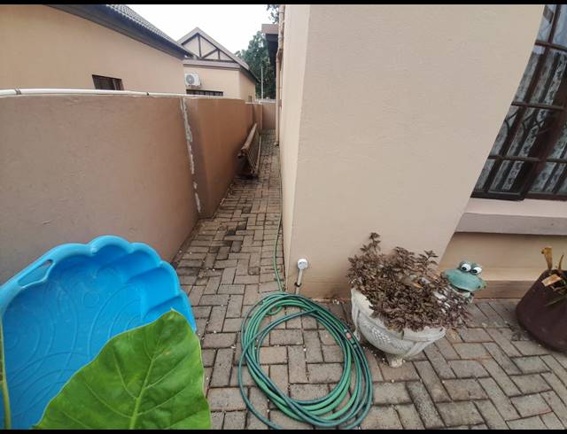 3 BEDROOM TOWNHOUSE FOR SALE IN WATERVAL EAST
